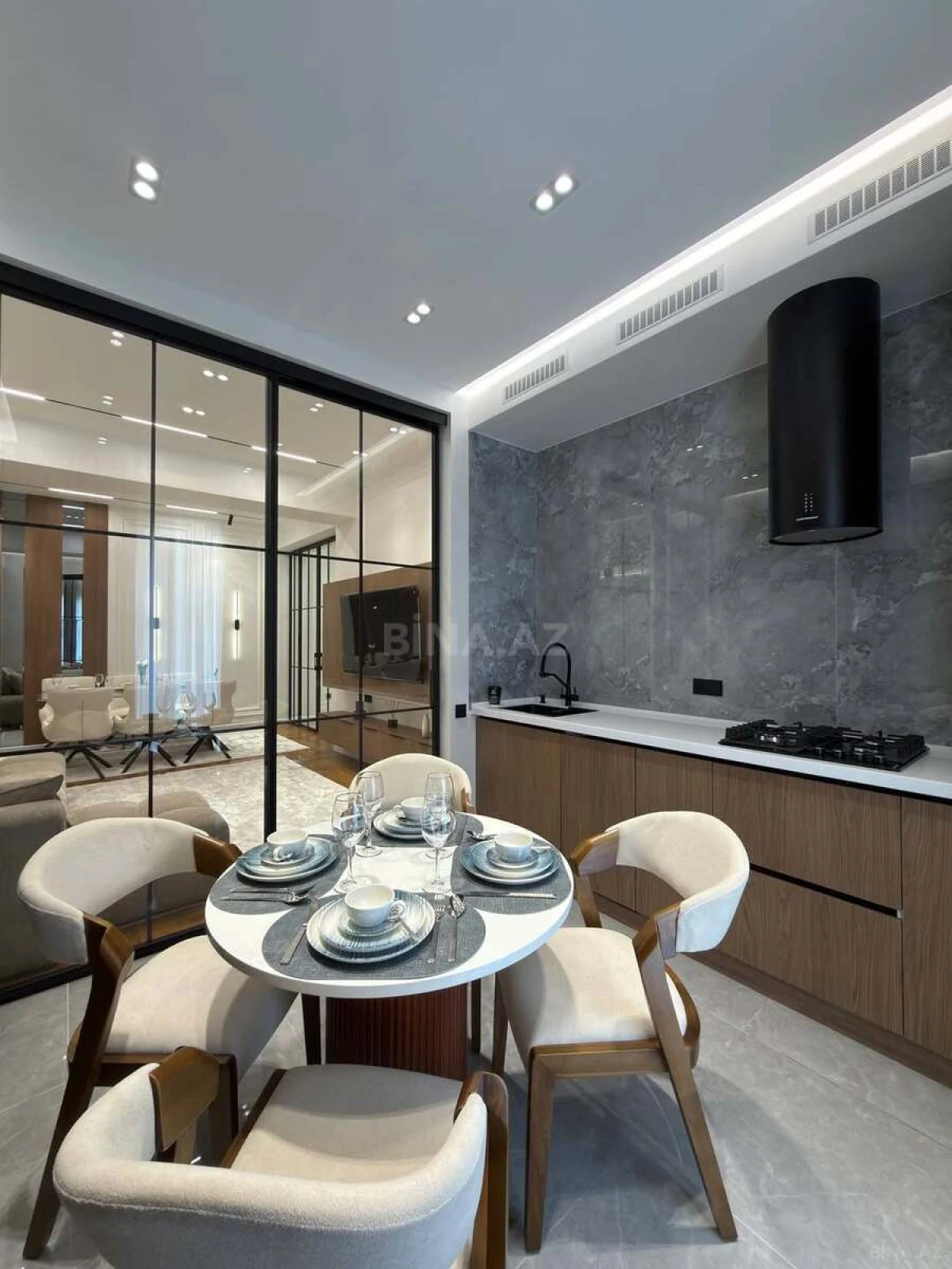 Kirayə verilir 2 otaqlı mənzil 80 m²