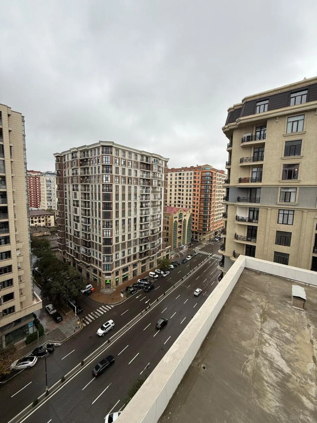 Satılır 4 otaqlı mənzil 150 m²