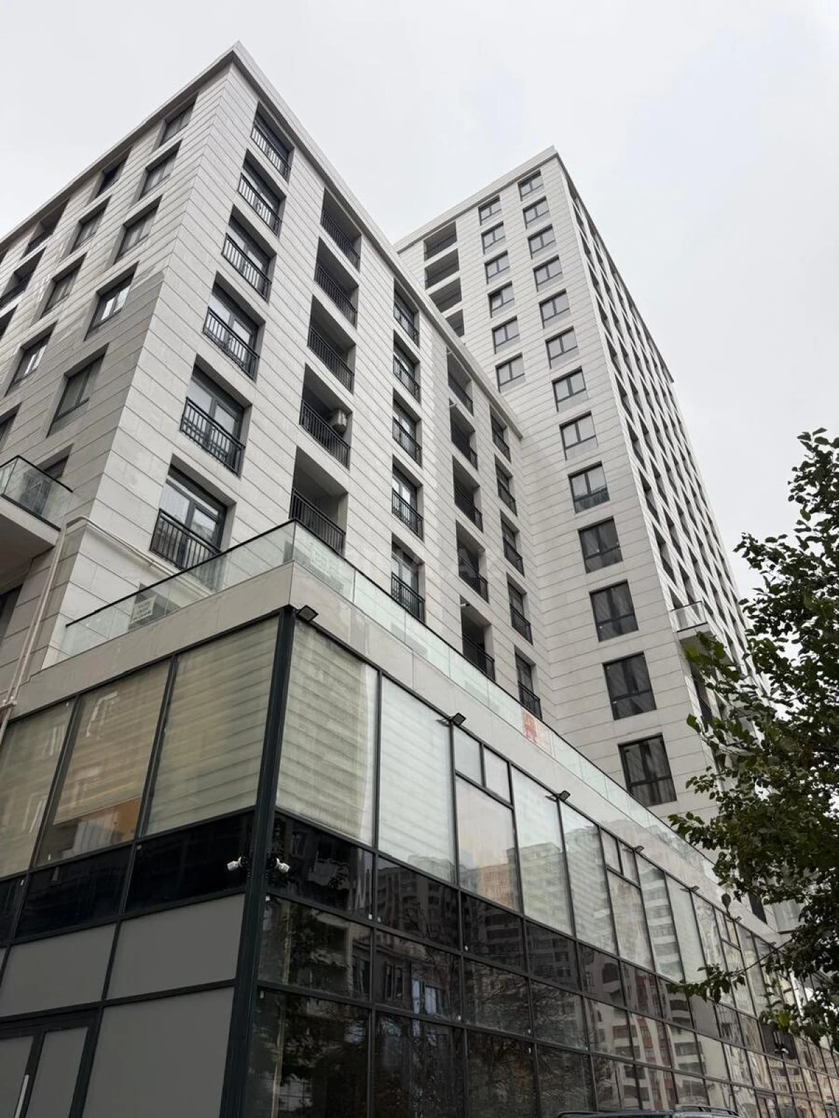 Satılır 4 otaqlı mənzil 150 m²