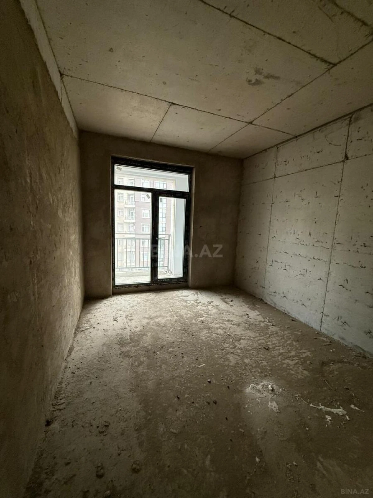 Satılır 4 otaqlı mənzil 150 m²