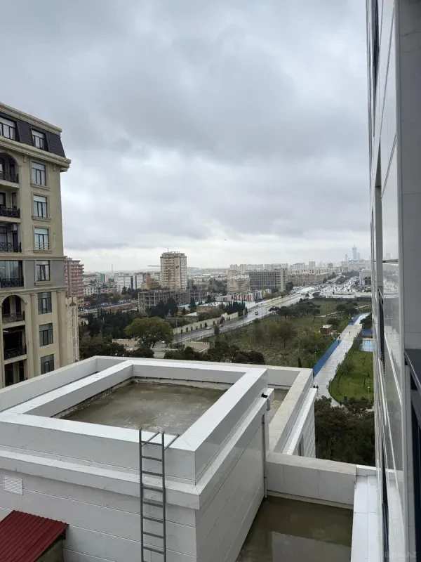 Satılır 4 otaqlı mənzil 150 m²