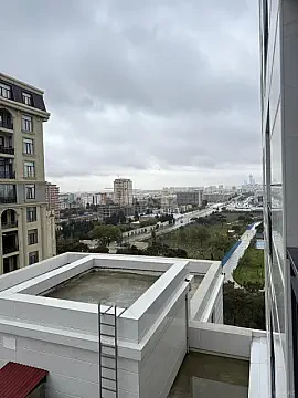 Satılır 4 otaqlı mənzil 150 m²
