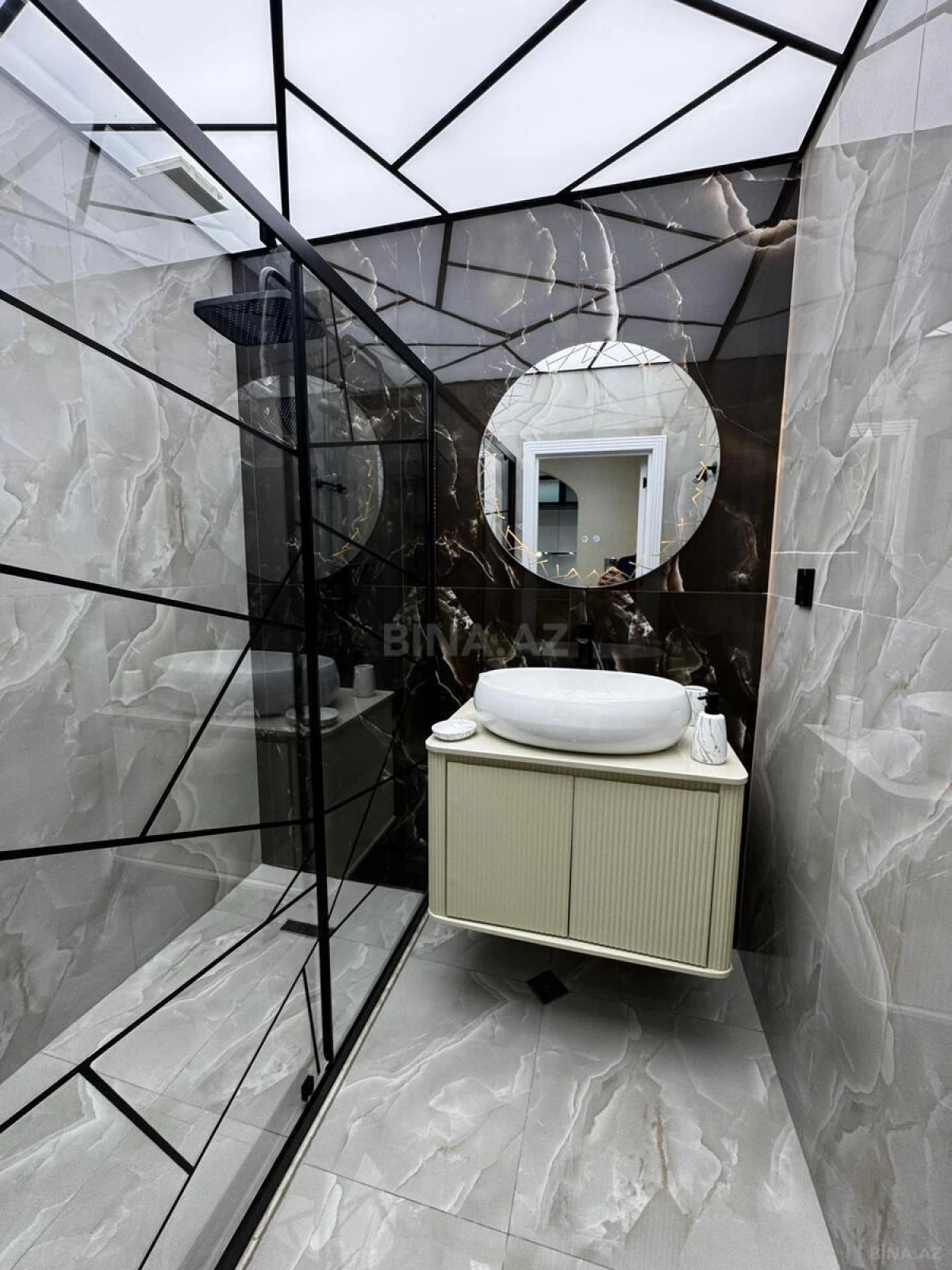 Satılır 2 otaqlı mənzil 65 m²