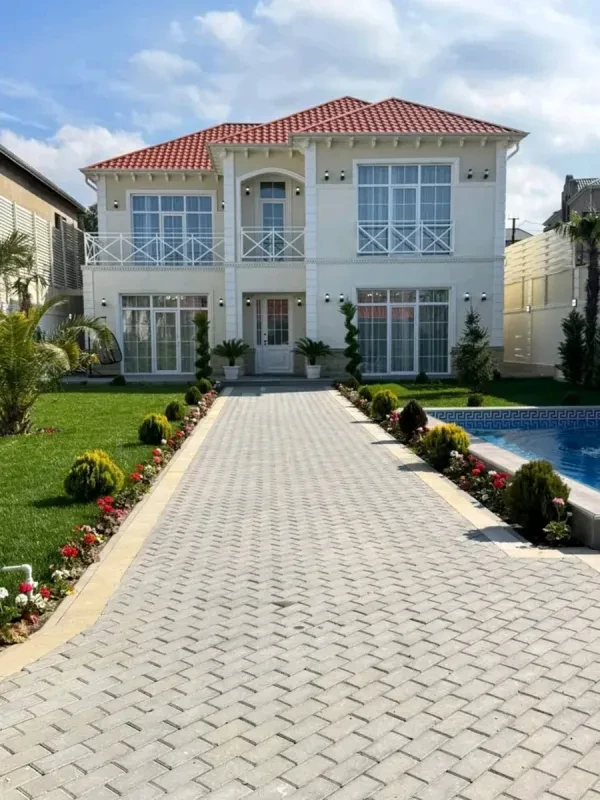 Satılır 5 otaqlı həyət evi 300 m²