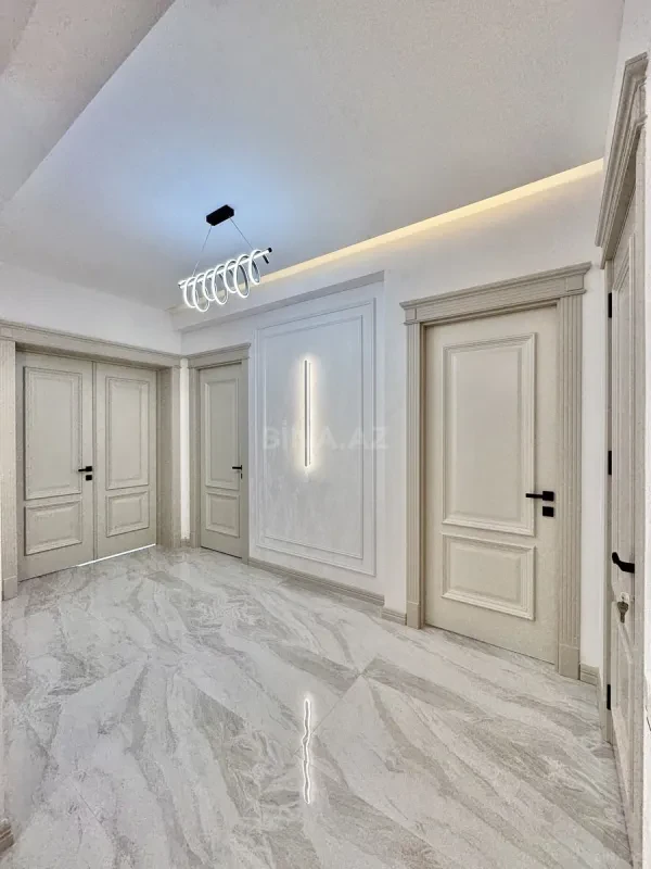 Satılır 3 otaqlı mənzil 140 m²