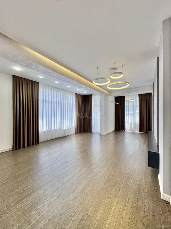 Satılır 3 otaqlı mənzil 140 m²