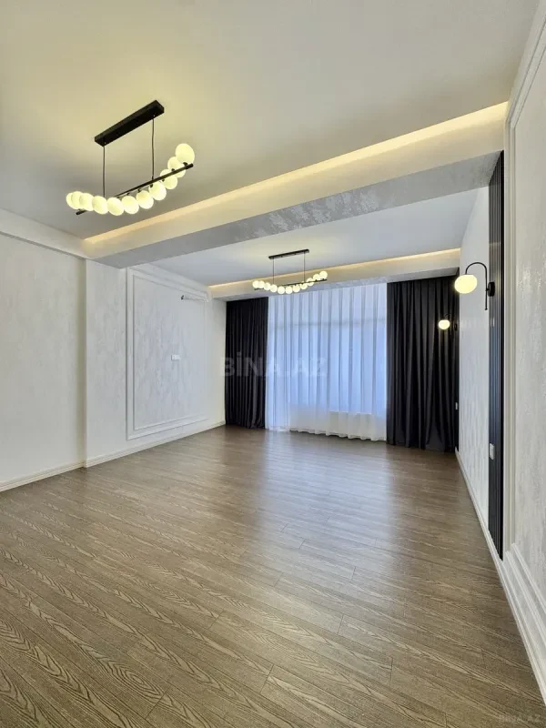 Satılır 3 otaqlı mənzil 140 m²