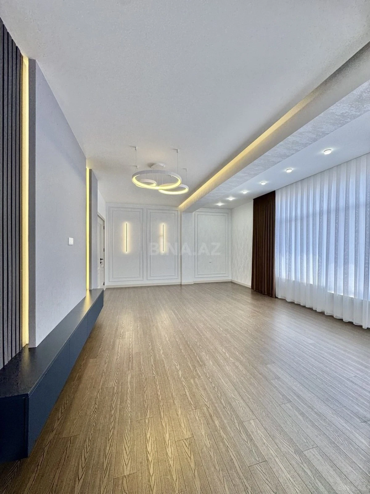 Satılır 3 otaqlı mənzil 140 m²
