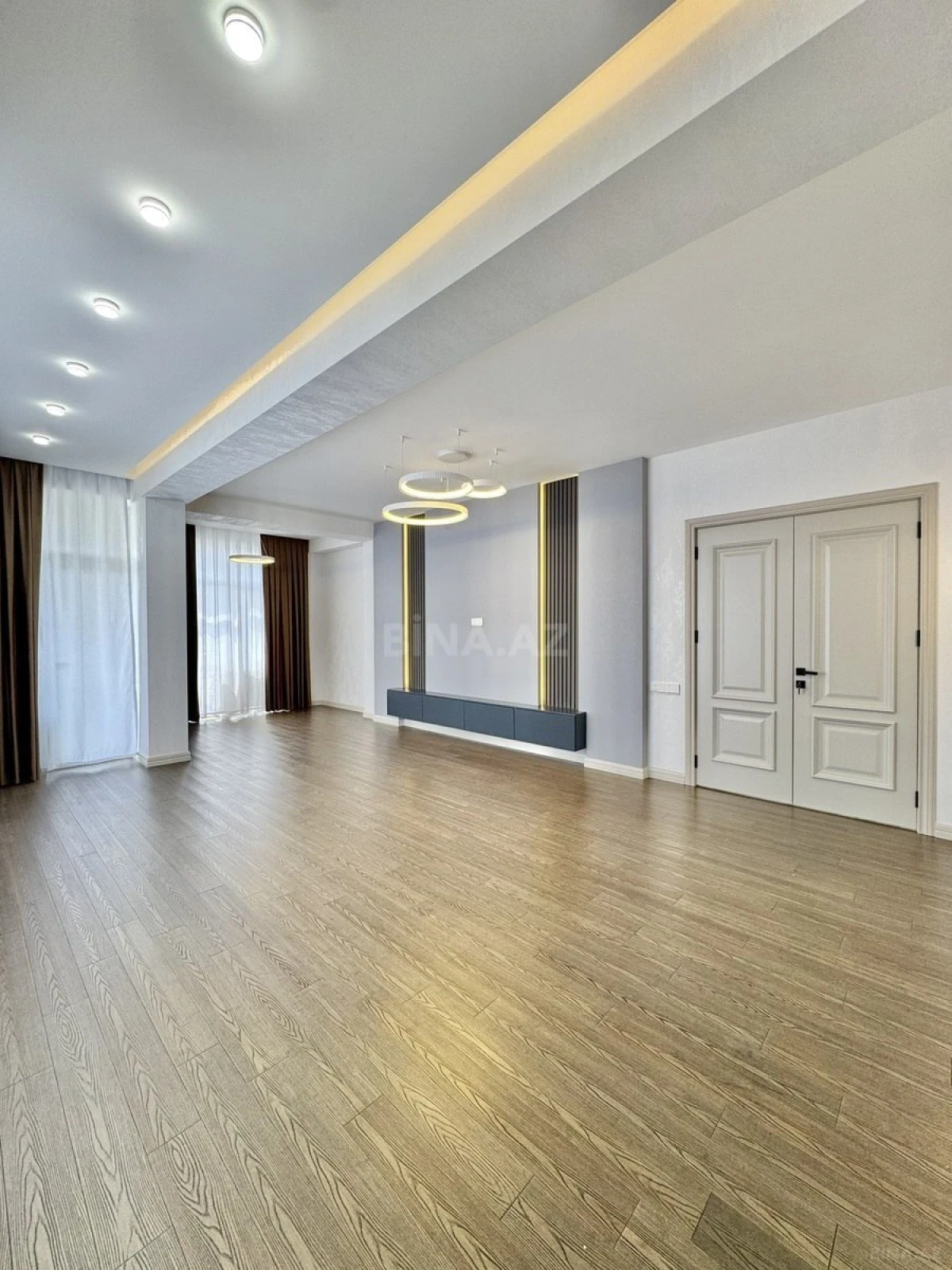 Satılır 3 otaqlı mənzil 140 m²