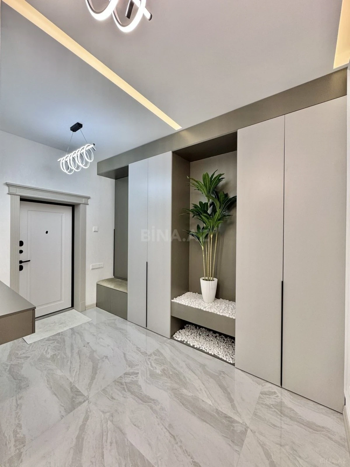 Satılır 3 otaqlı mənzil 140 m²