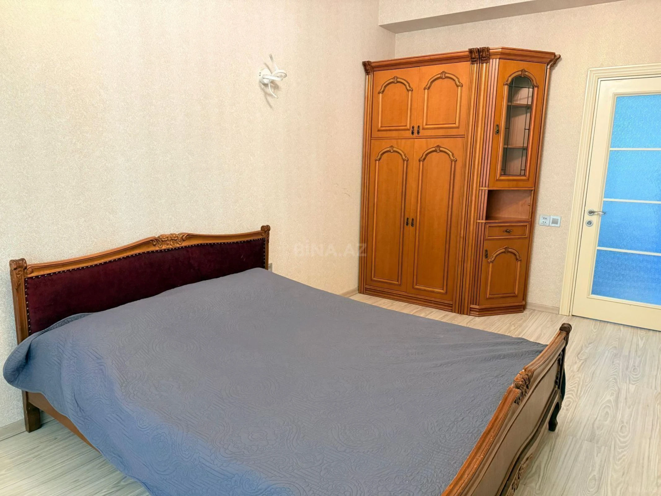 Satılır 3 otaqlı mənzil 157 m²