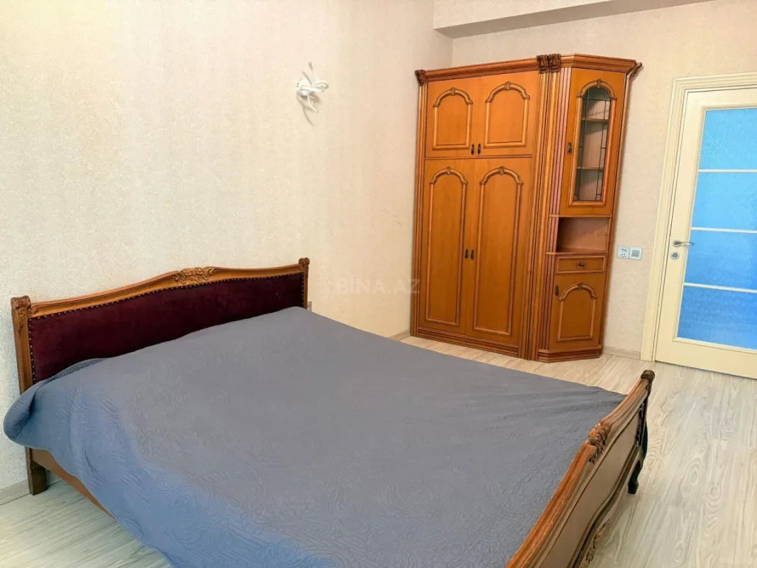 Satılır 3 otaqlı mənzil 157 m²
