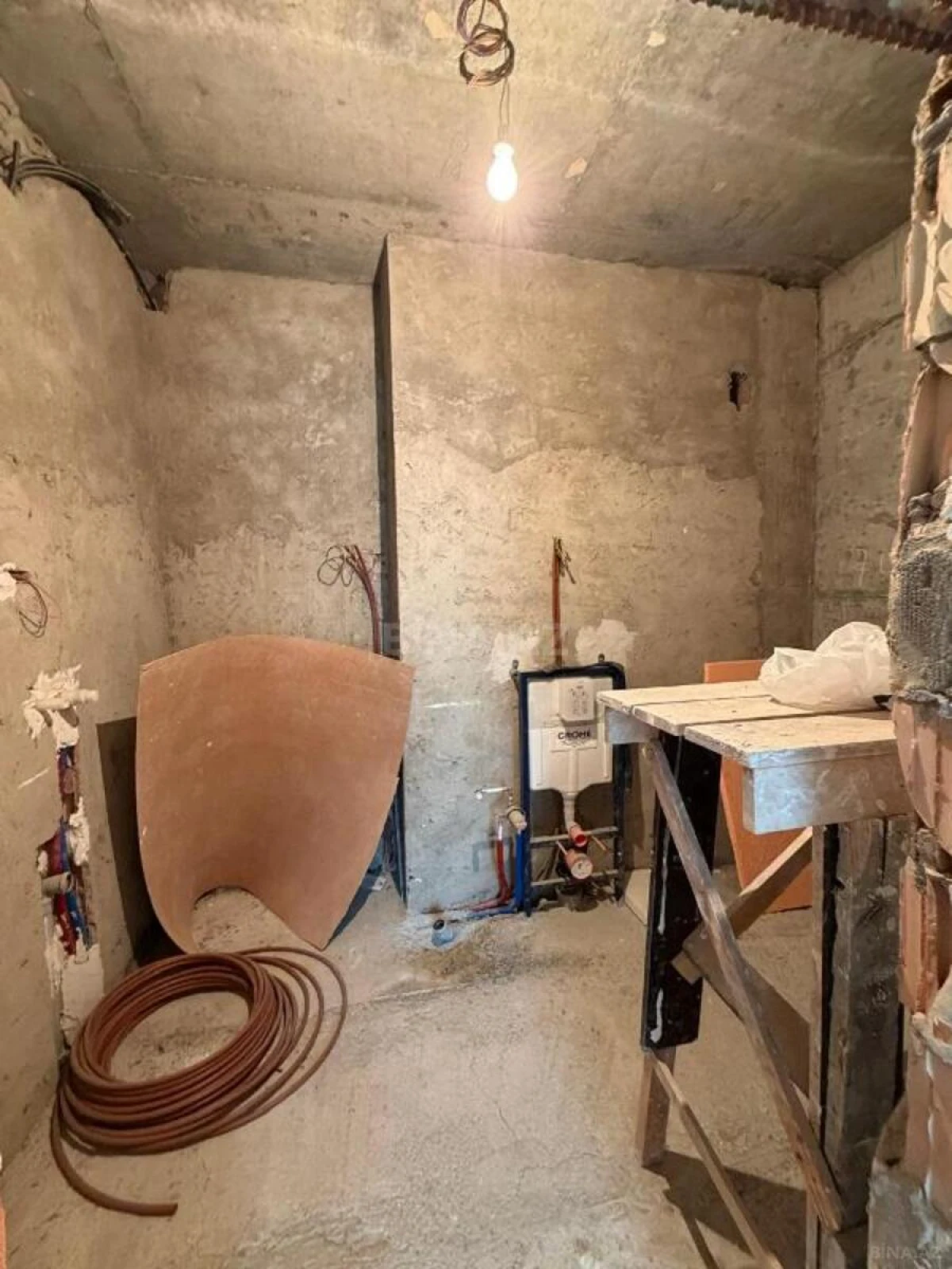 Satılır 4 otaqlı mənzil 205 m²