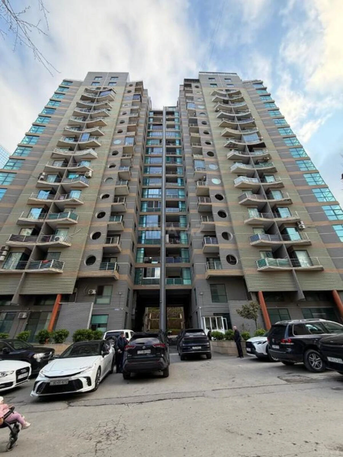 Satılır 4 otaqlı mənzil 205 m²