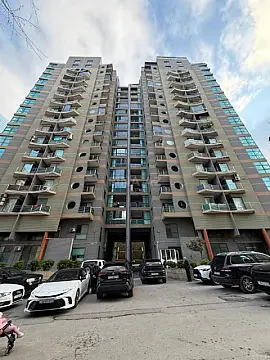 Satılır 4 otaqlı mənzil 205 m²