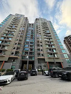 Satılır 4 otaqlı mənzil 205 m²