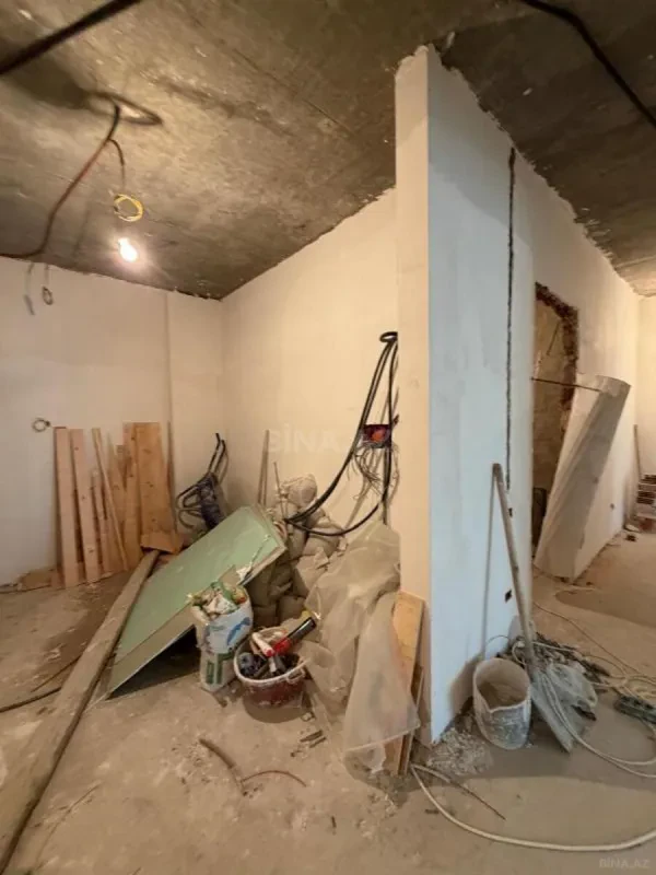 Satılır 4 otaqlı mənzil 205 m²