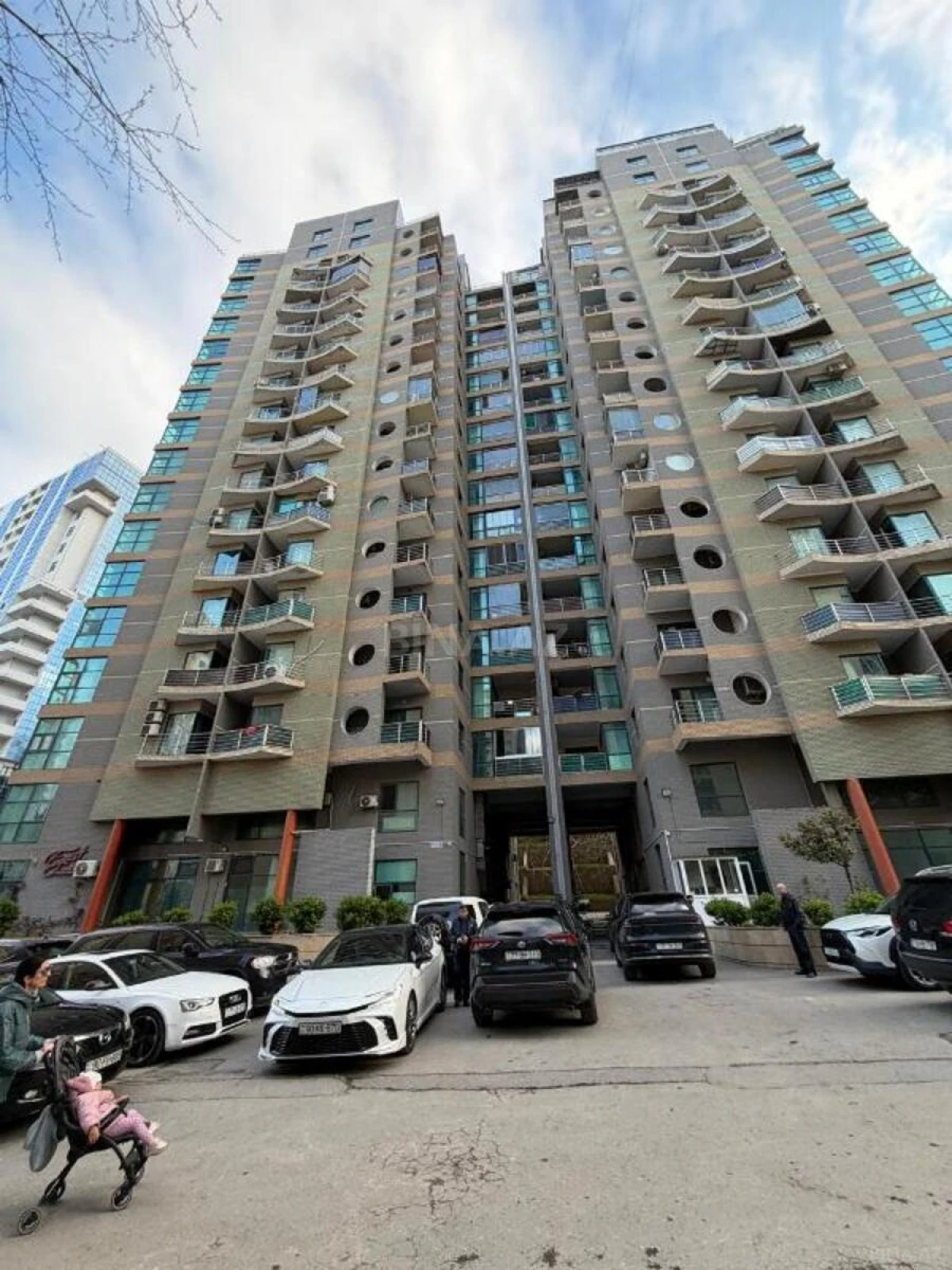 Satılır 4 otaqlı mənzil 205 m²