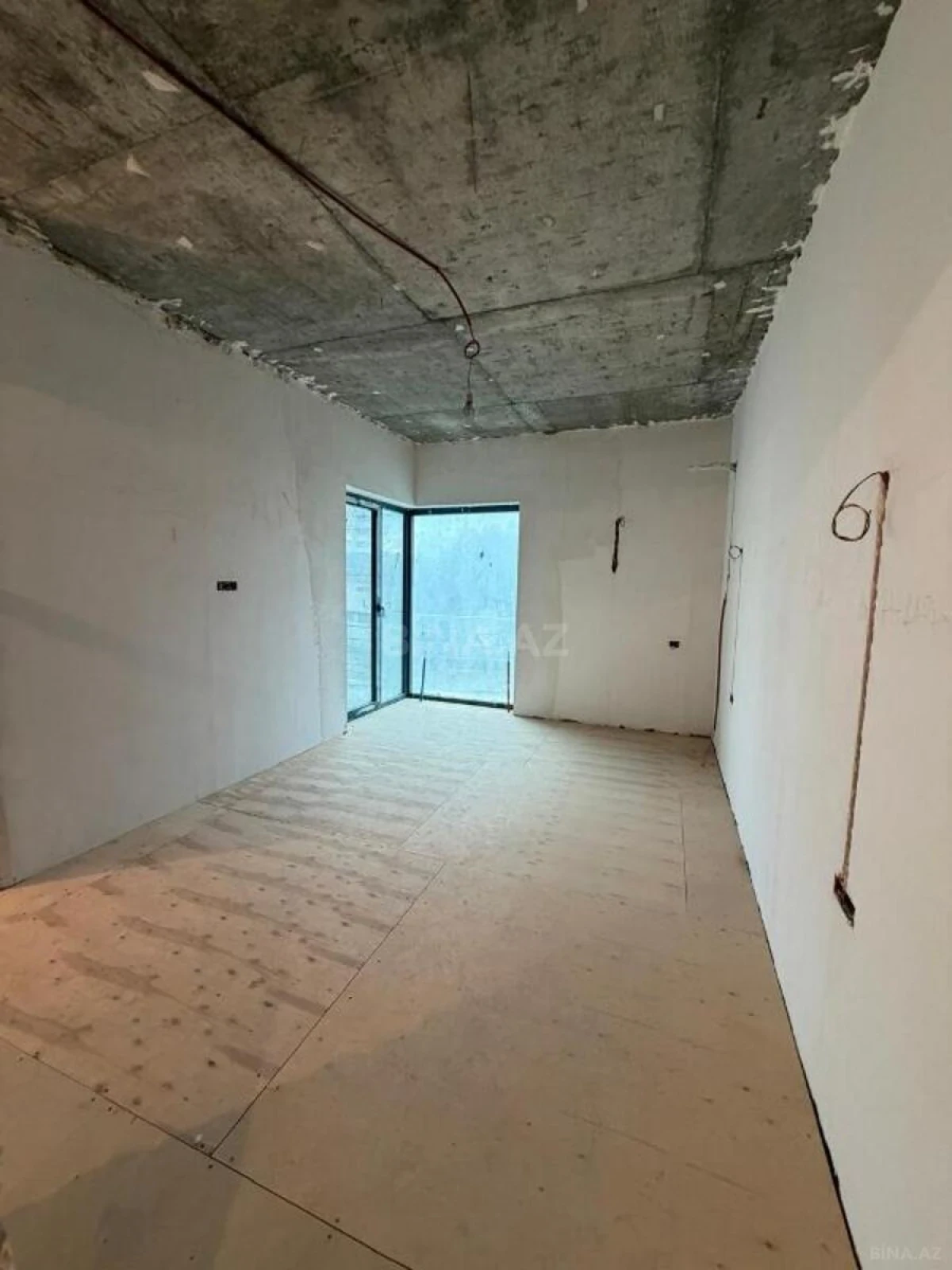 Satılır 4 otaqlı mənzil 205 m²