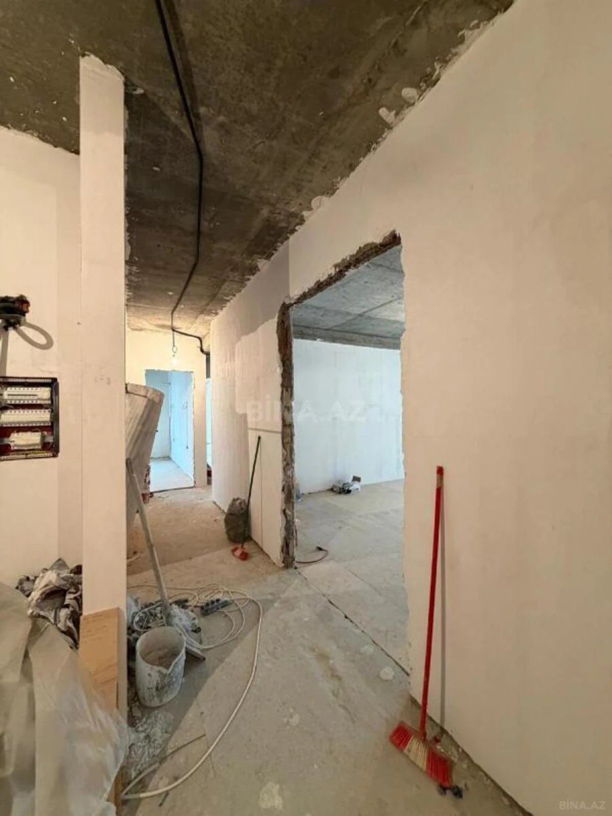 Satılır 4 otaqlı mənzil 205 m²