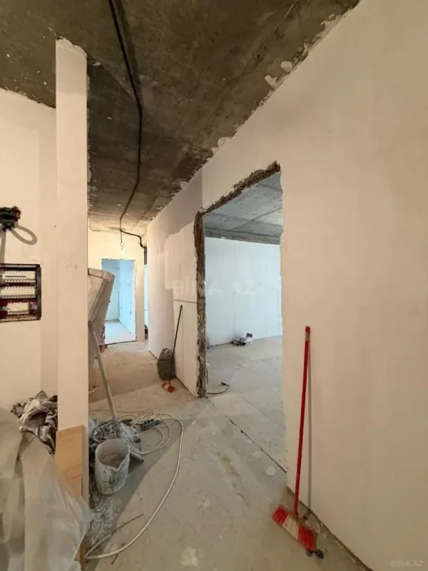 Satılır 4 otaqlı mənzil 205 m²