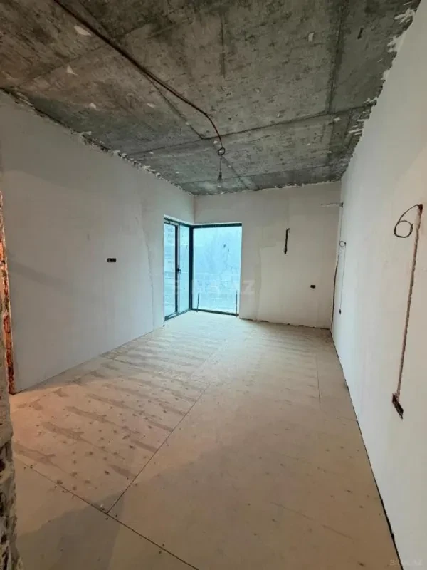 Satılır 4 otaqlı mənzil 205 m²