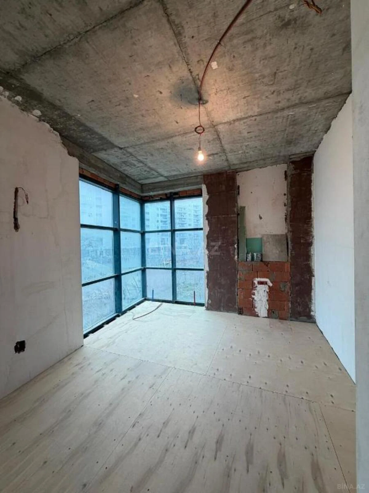 Satılır 4 otaqlı mənzil 205 m²
