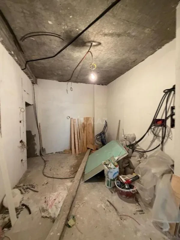 Satılır 4 otaqlı mənzil 205 m²