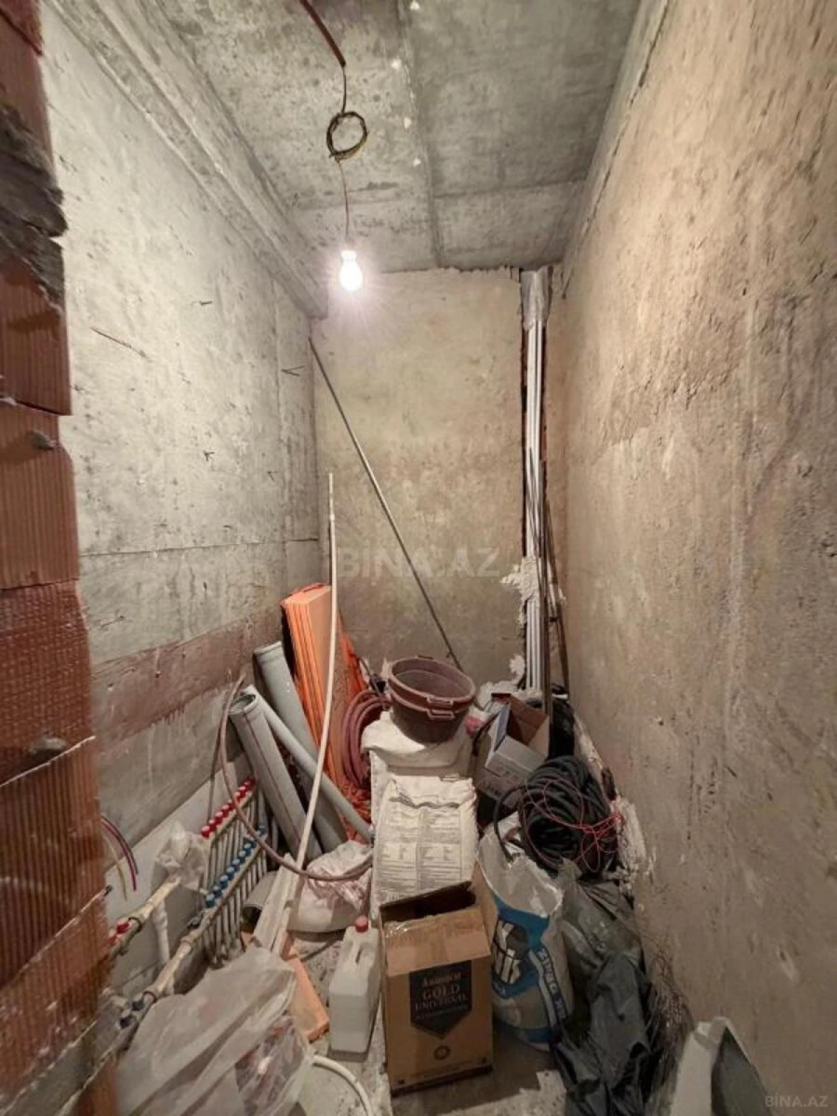 Satılır 4 otaqlı mənzil 205 m²