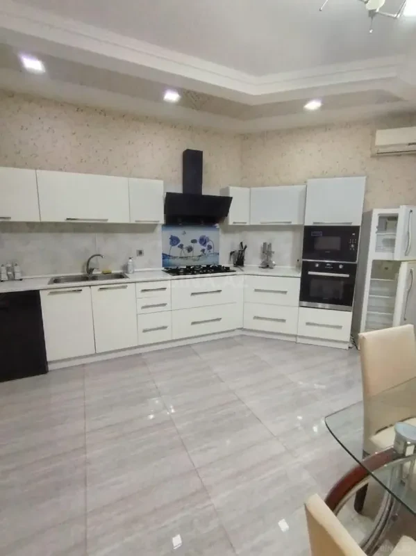 Kirayə verilir 3 otaqlı mənzil 190 m²
