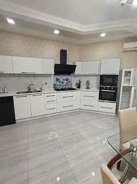Kirayə verilir 3 otaqlı mənzil 190 m²