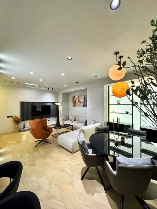 Satılır 3 otaqlı mənzil 150 m²