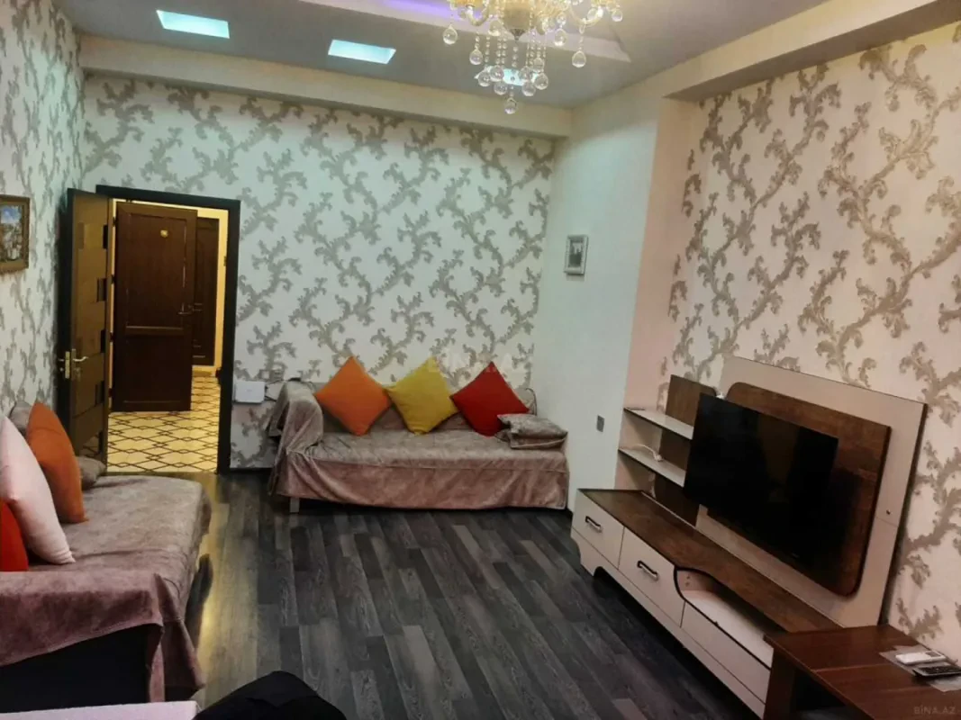 Kirayə verilir 2 otaqlı mənzil 85 m²