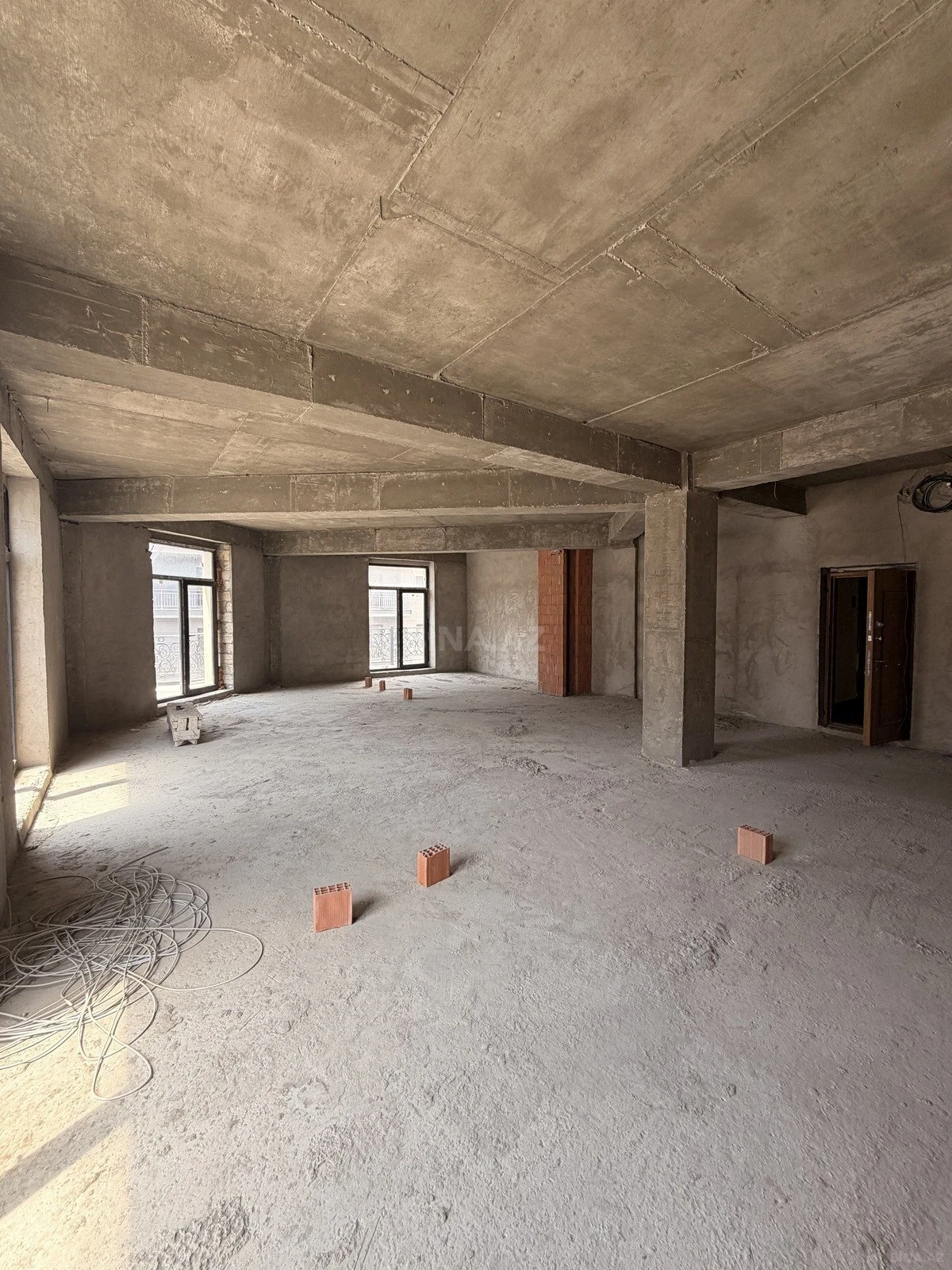 Satılır 3 otaqlı mənzil 117 m²