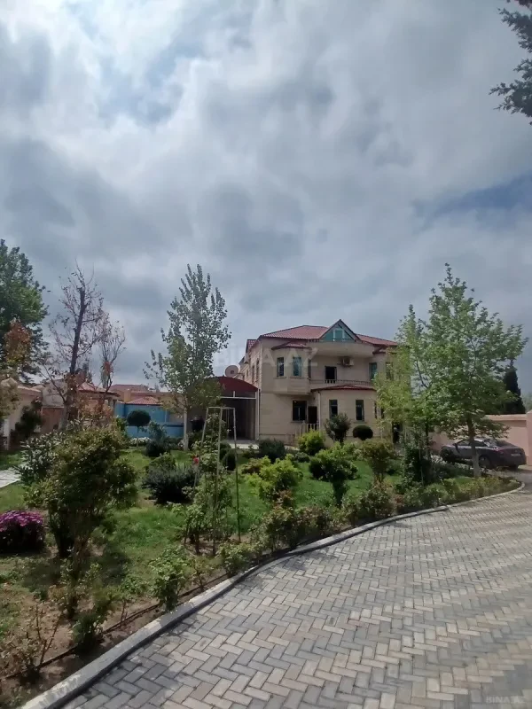 Satılır 6 otaqlı həyət evi 280 m²