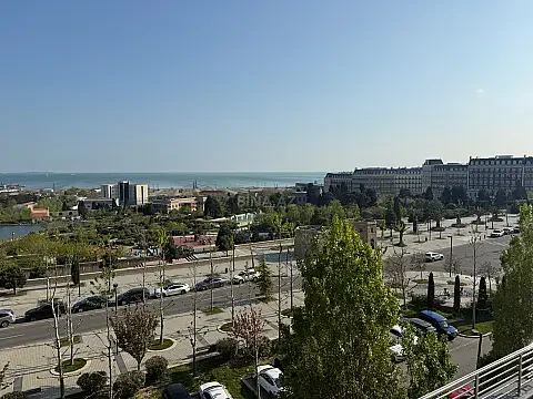 Satılır 4 otaqlı mənzil 186 m² — Bakı 4 otaq 186.00 m²