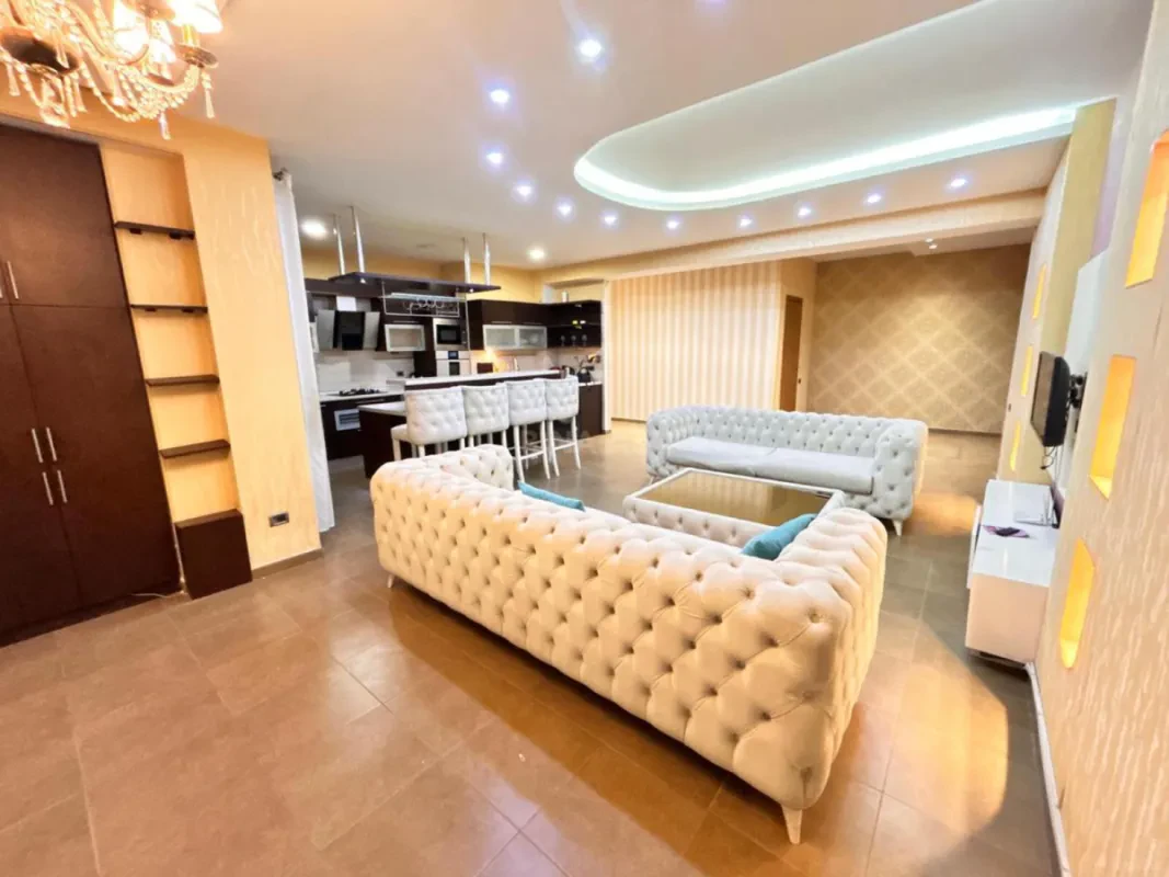 Satılır 3 otaqlı mənzil 145 m²