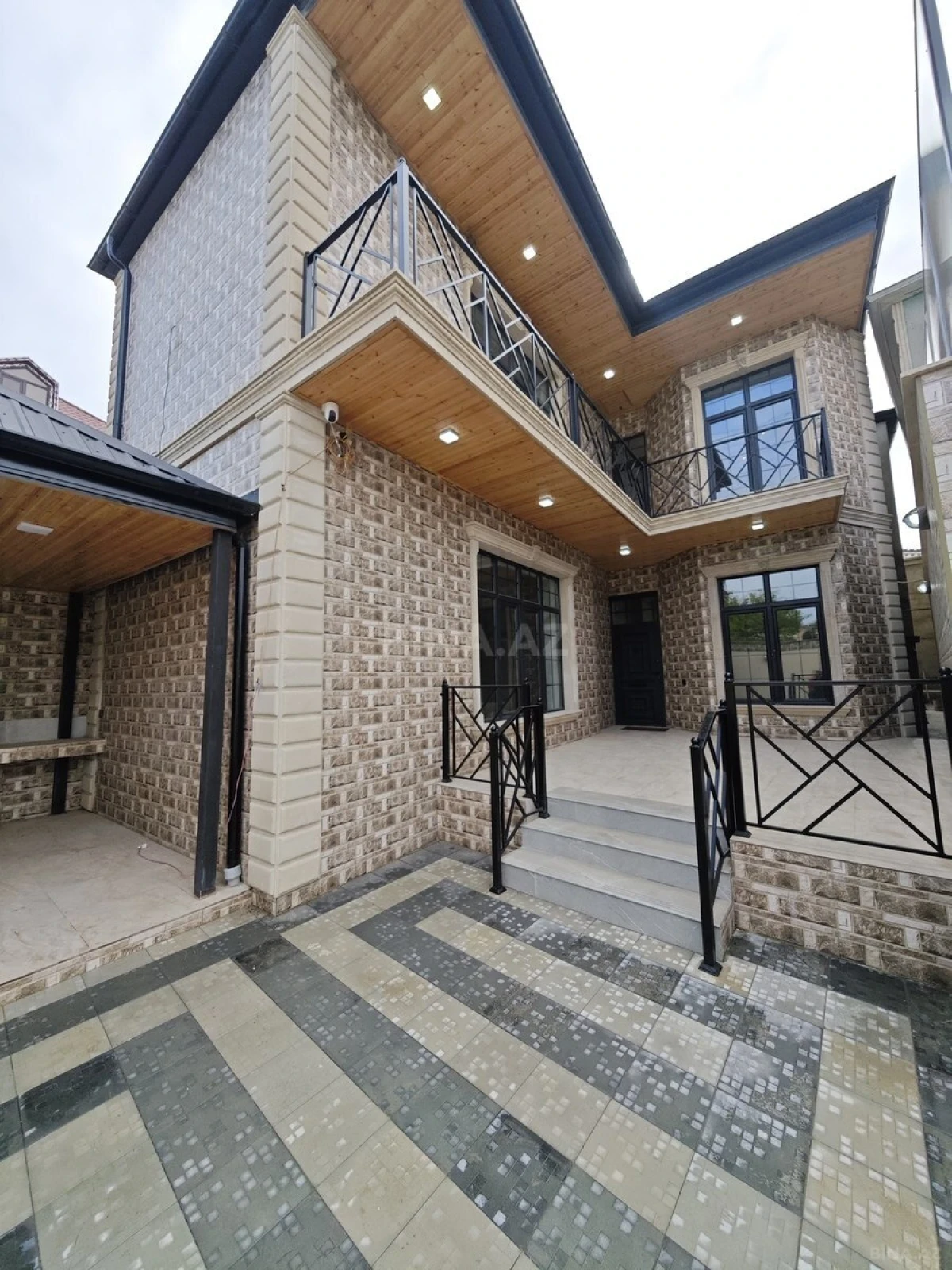Satılır 7 otaqlı həyət evi 175 m²