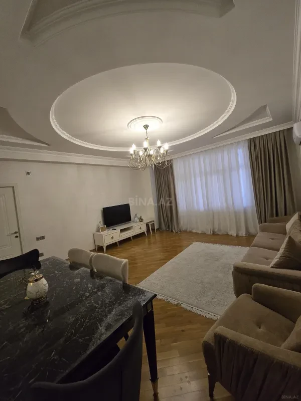 Satılır 3 otaqlı mənzil 122 m²