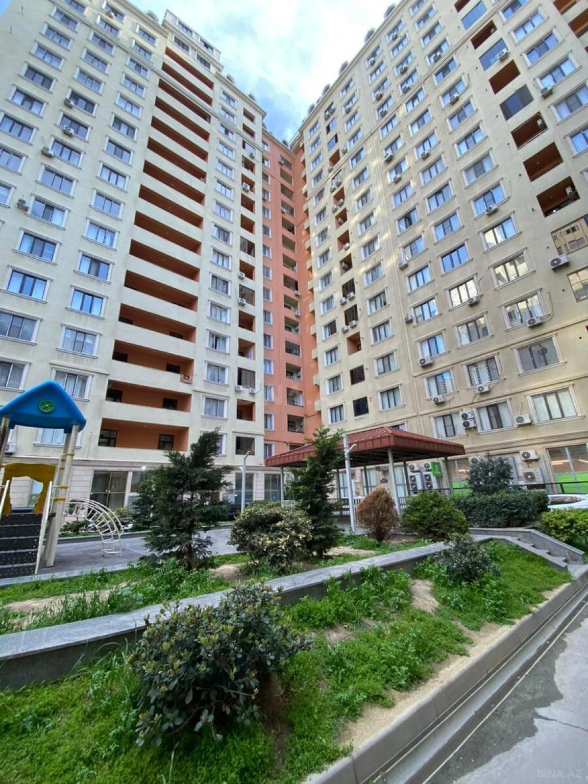 Satılır 2 otaqlı mənzil 110 m²