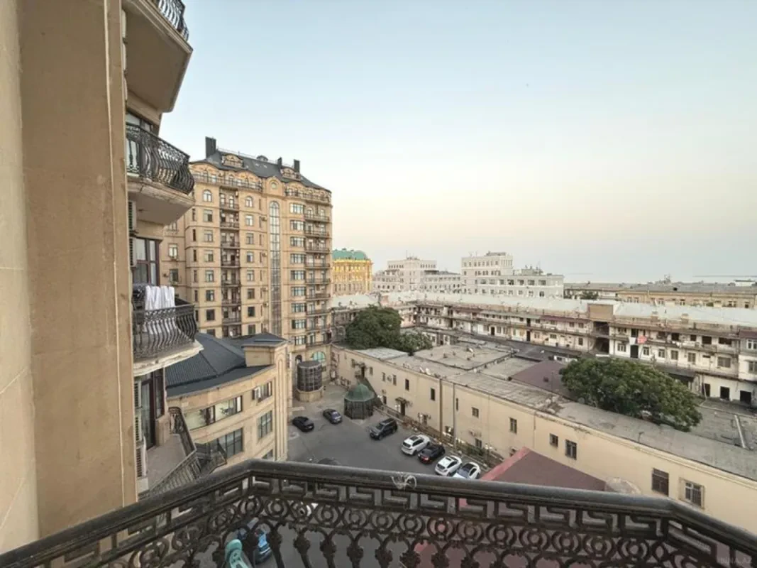 Satılır 3 otaqlı mənzil 138 m²