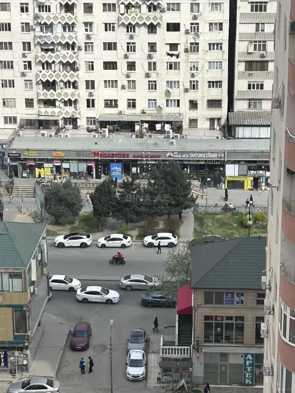 Satılır 3 otaqlı mənzil 136 m²