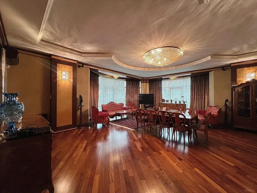 Satılır 4 otaqlı mənzil 220 m²