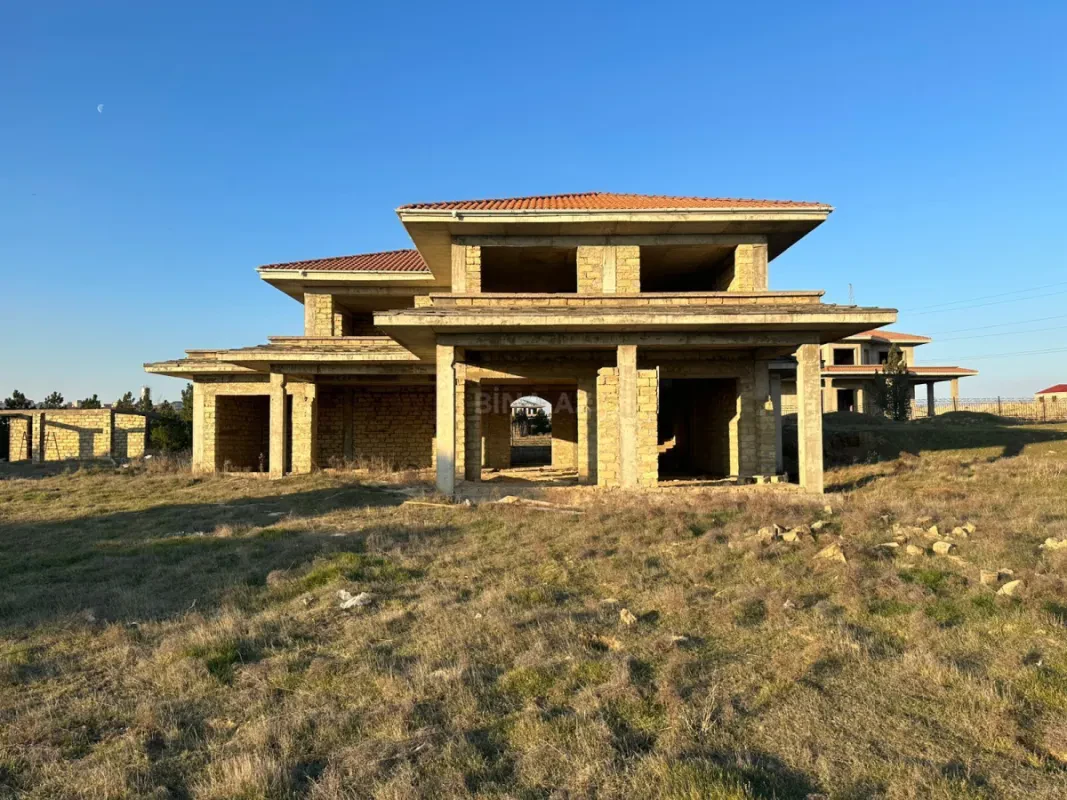 Satılır 7 otaqlı həyət evi 350 m²