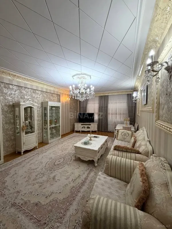 Satılır 5 otaqlı mənzil 214 m²