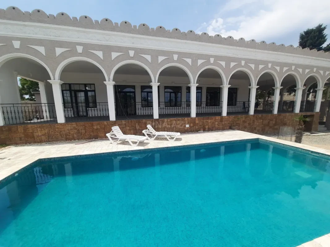 Kirayə verilir 4 otaqlı həyət evi 250 m²