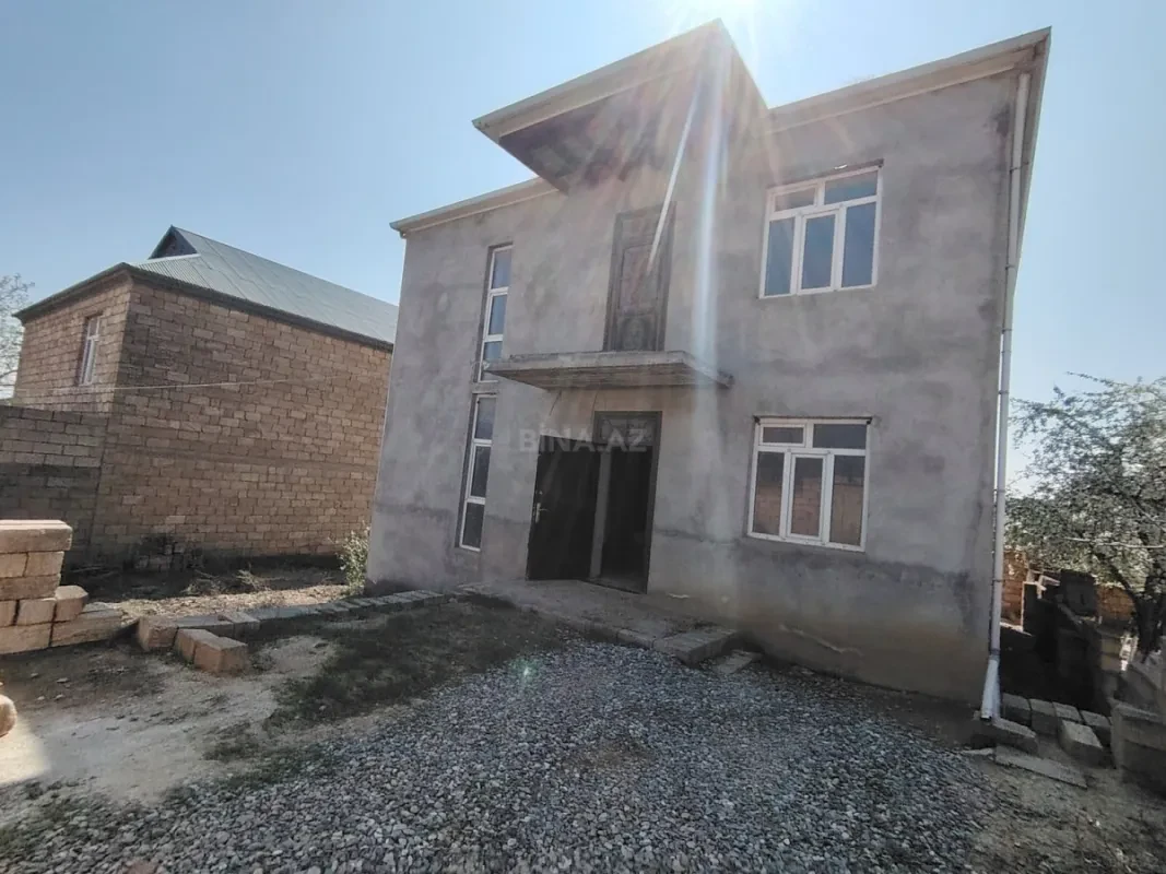 Satılır həyət evi 180 m²