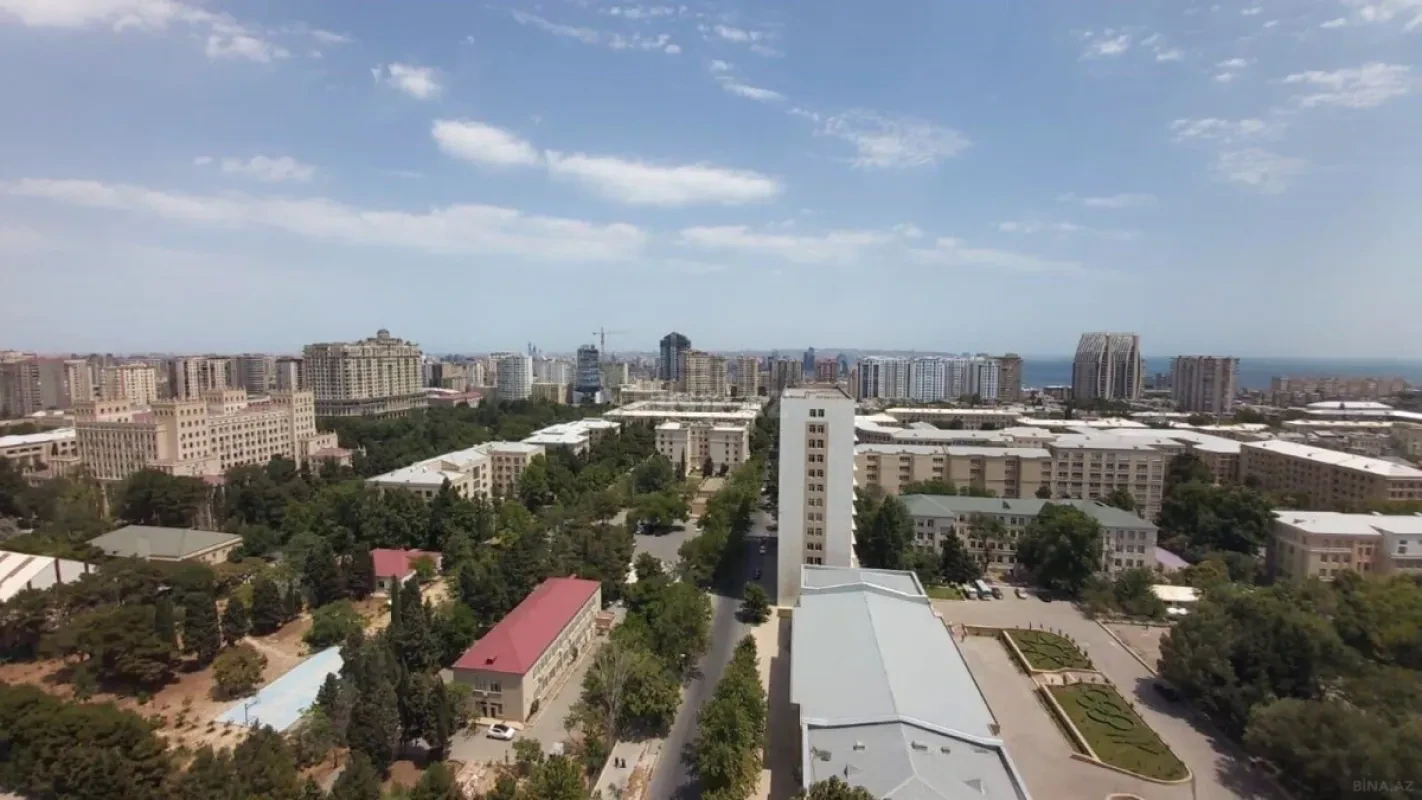 Satılır 8 otaqlı mənzil 750 m²