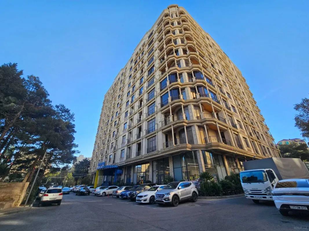 Satılır 4 otaqlı mənzil 219 m²