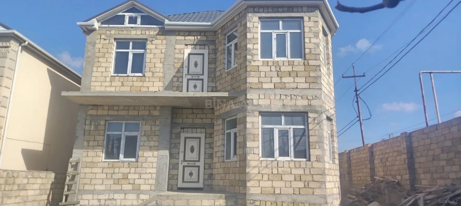 Satılır 4 otaqlı həyət evi 200 m²